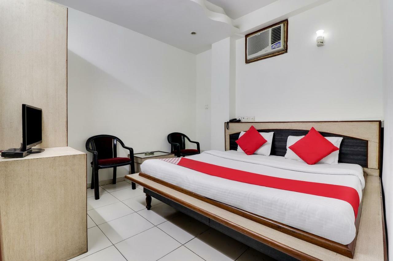 Oyo 45398 Kunal Hotel Etawah Экстерьер фото