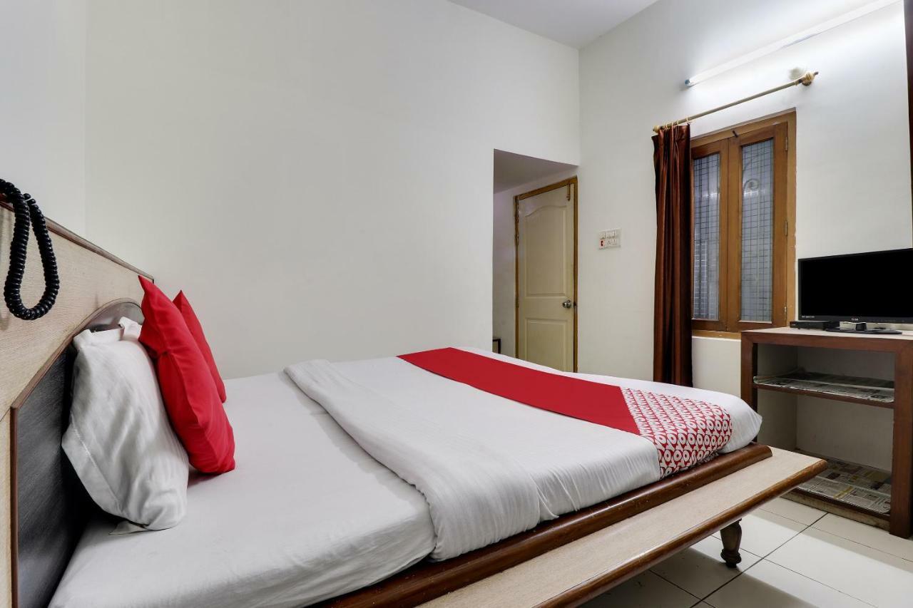 Oyo 45398 Kunal Hotel Etawah Экстерьер фото